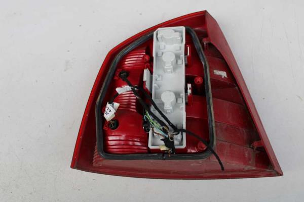 FEU ARRIERE DROIT SKODA - Vue 2